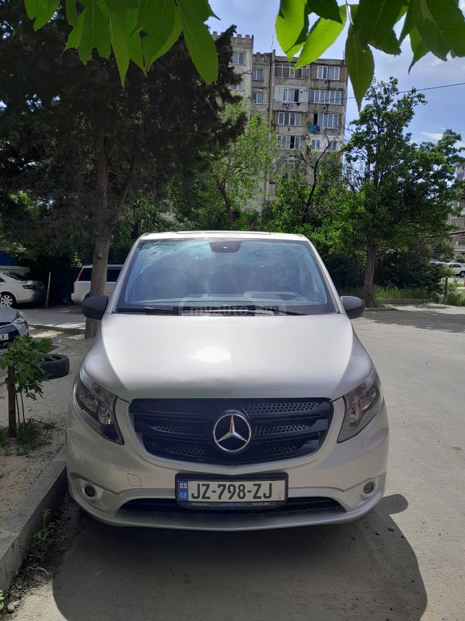 Mercedes-Benz Metris Passenger Van