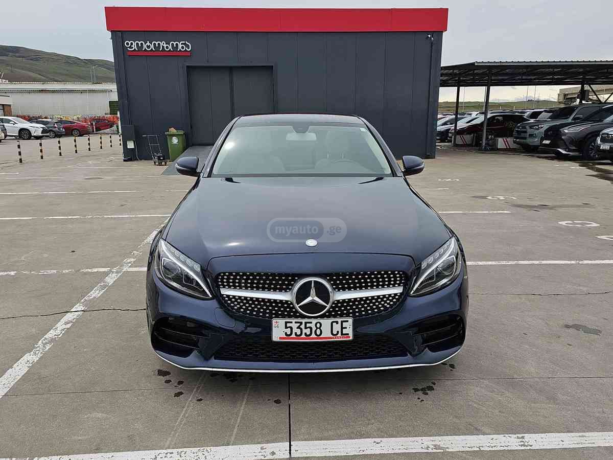 Mercedes-Benz C 300 2018 — photo 2