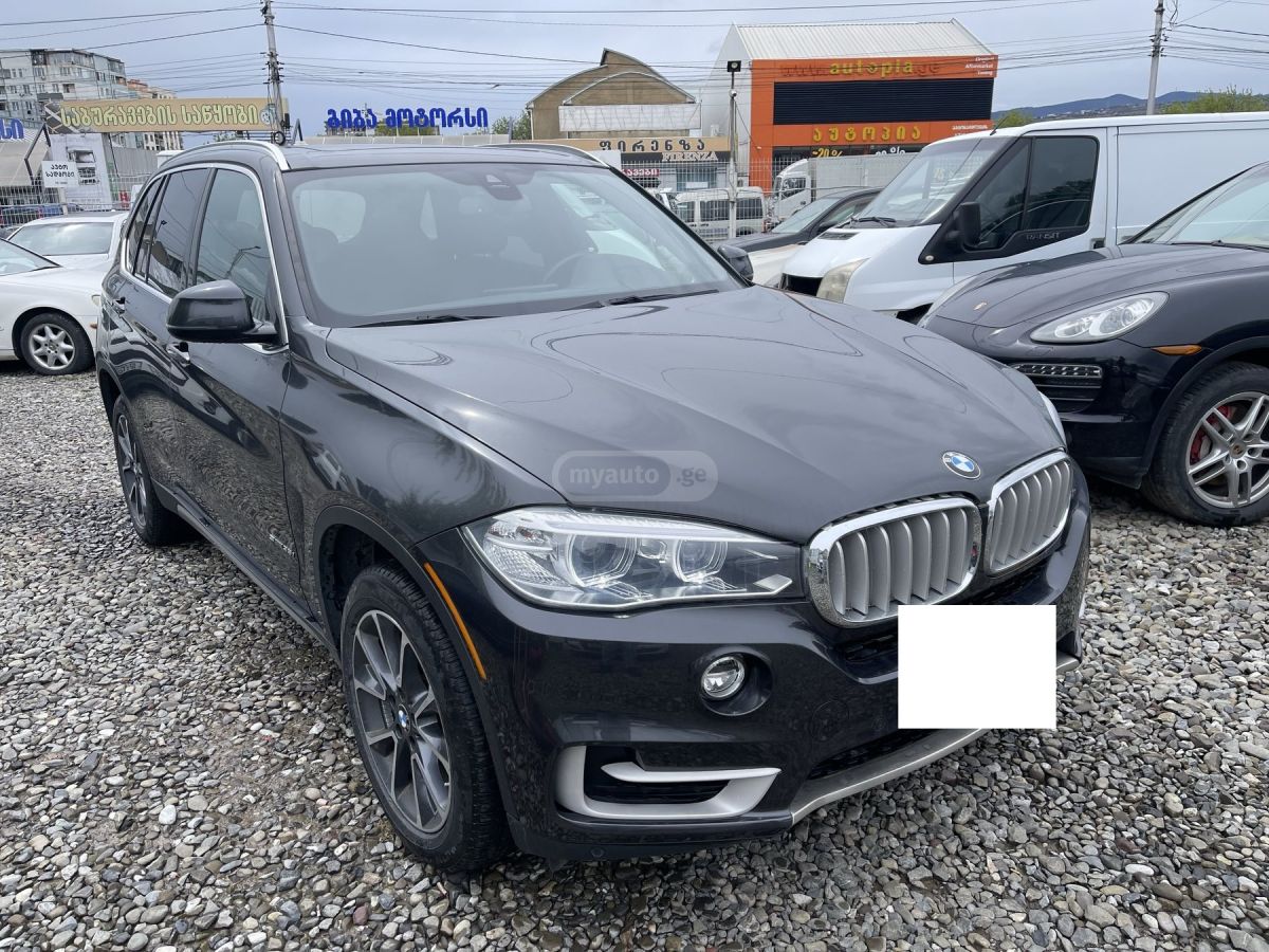 BMW X5 2018 — photo 2