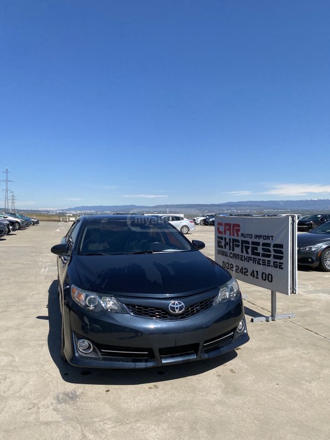 Toyota Camry 2015 — photo 2