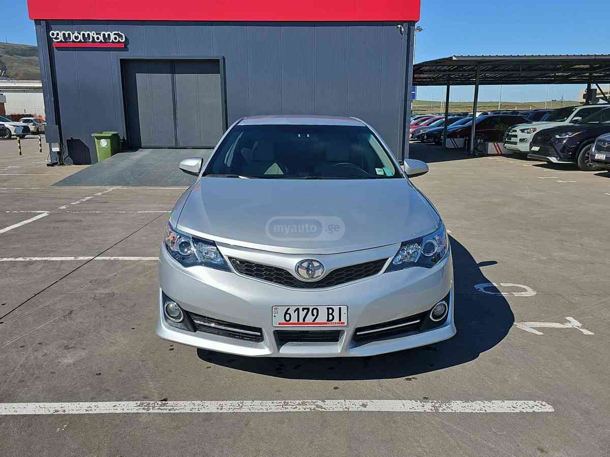 Toyota Camry 2014 — photo 2