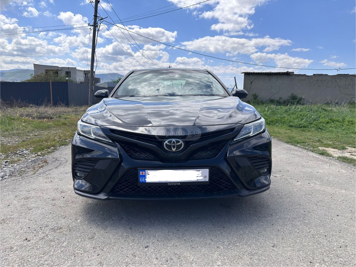 Toyota Camry 2018 — photo 2