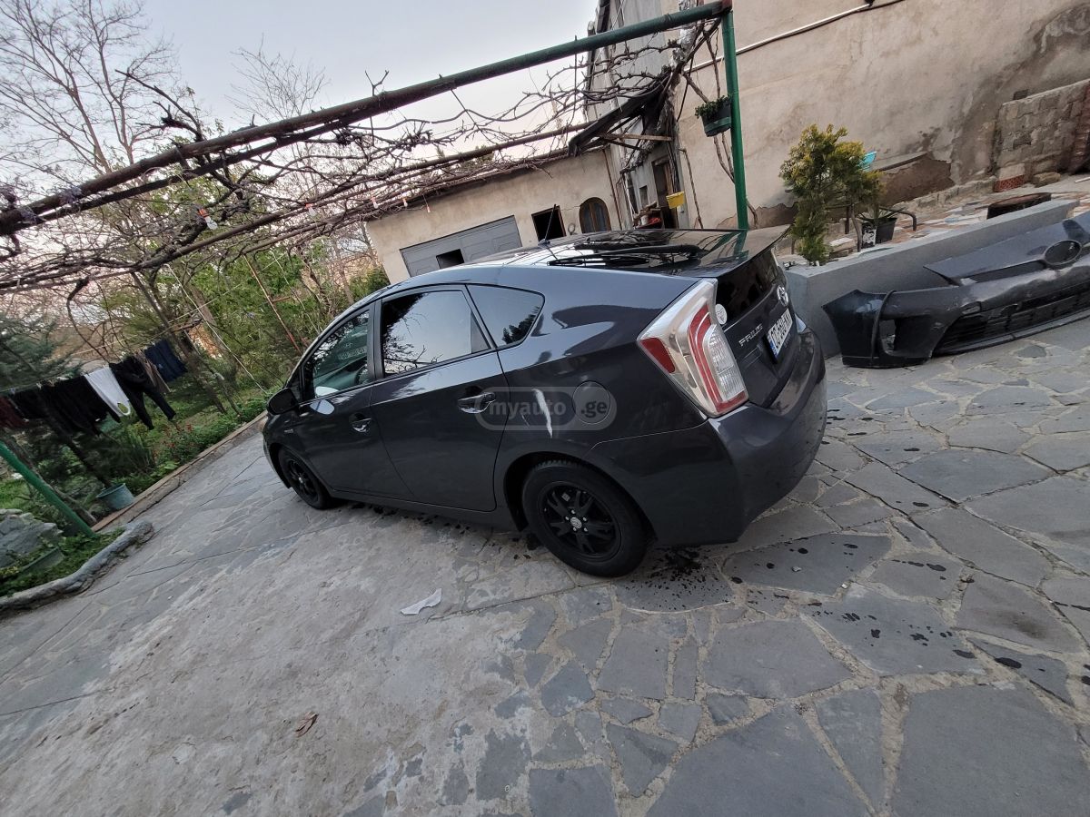 Toyota Prius 2013 — photo 2