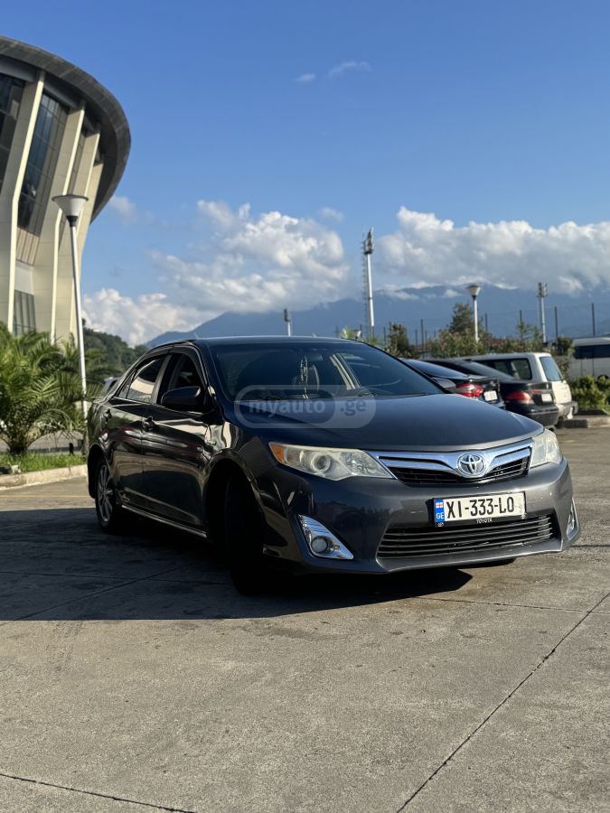 Toyota Camry 2013 — photo 2
