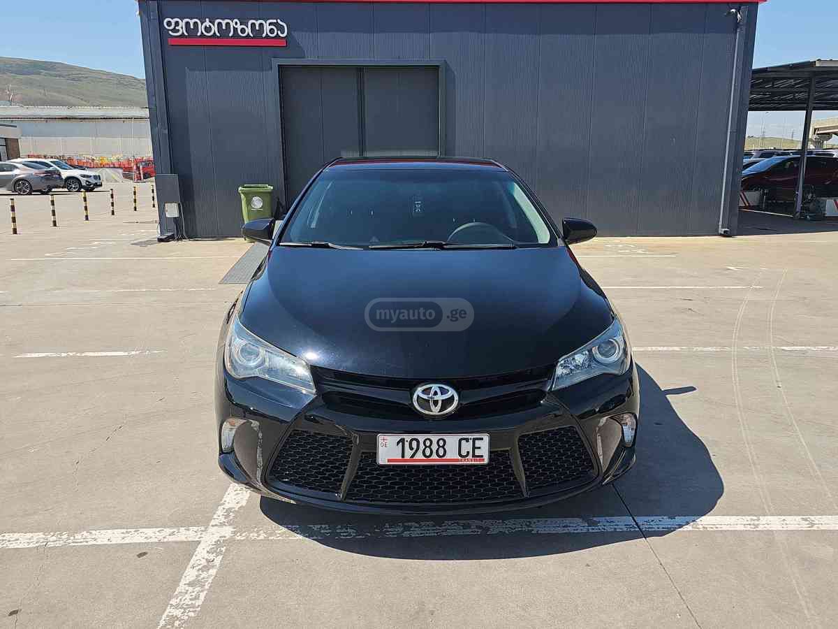 Toyota Camry 2016 — photo 2