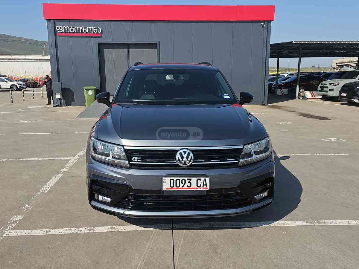 Volkswagen Tiguan 2021 — photo 2