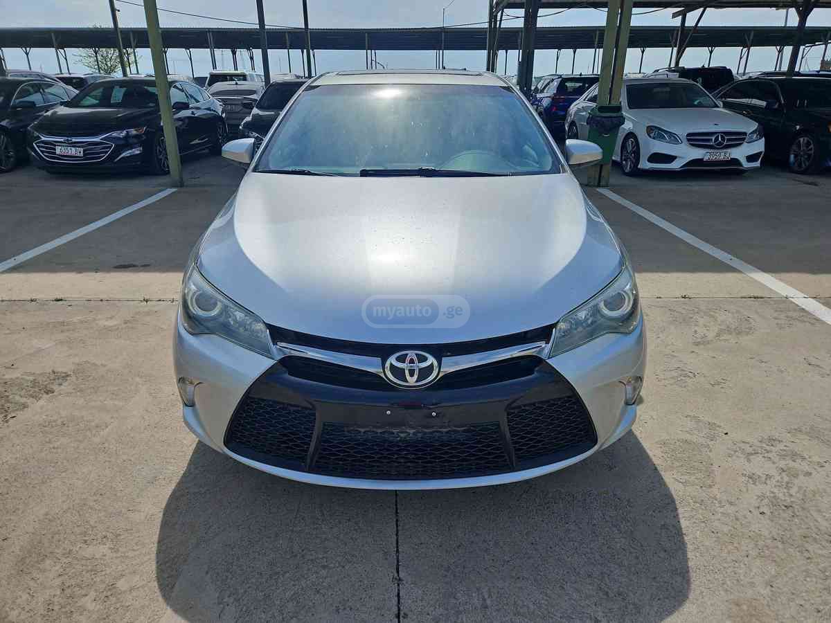 Toyota Camry 2015 — photo 2