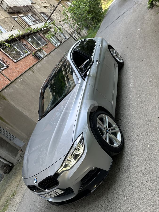 BMW 330 2017 — photo 2