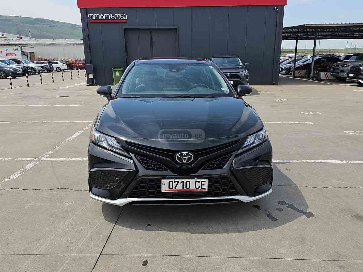 Toyota Camry 2023 — photo 2