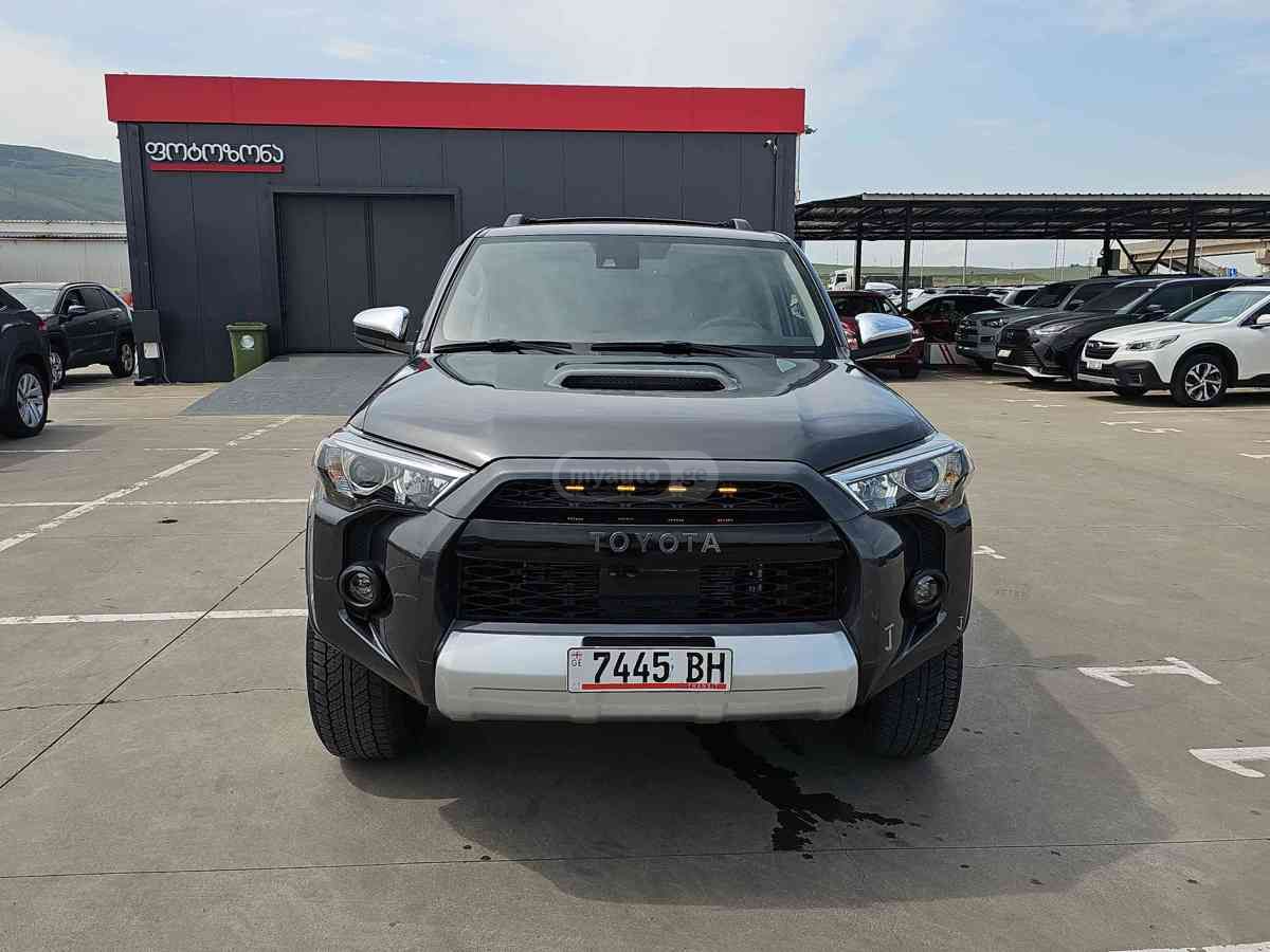 Toyota 4Runner 2023 — photo 2