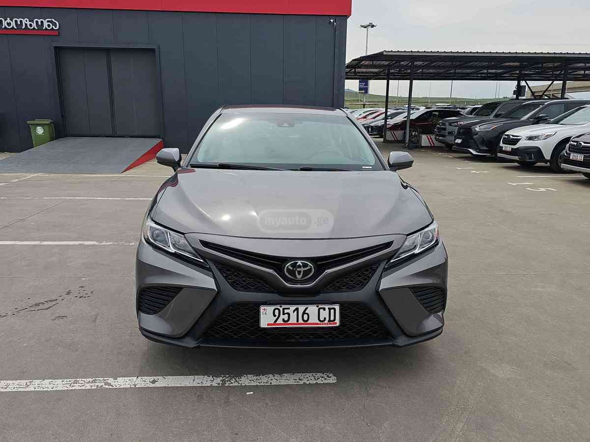 Toyota Camry 2019 — photo 2