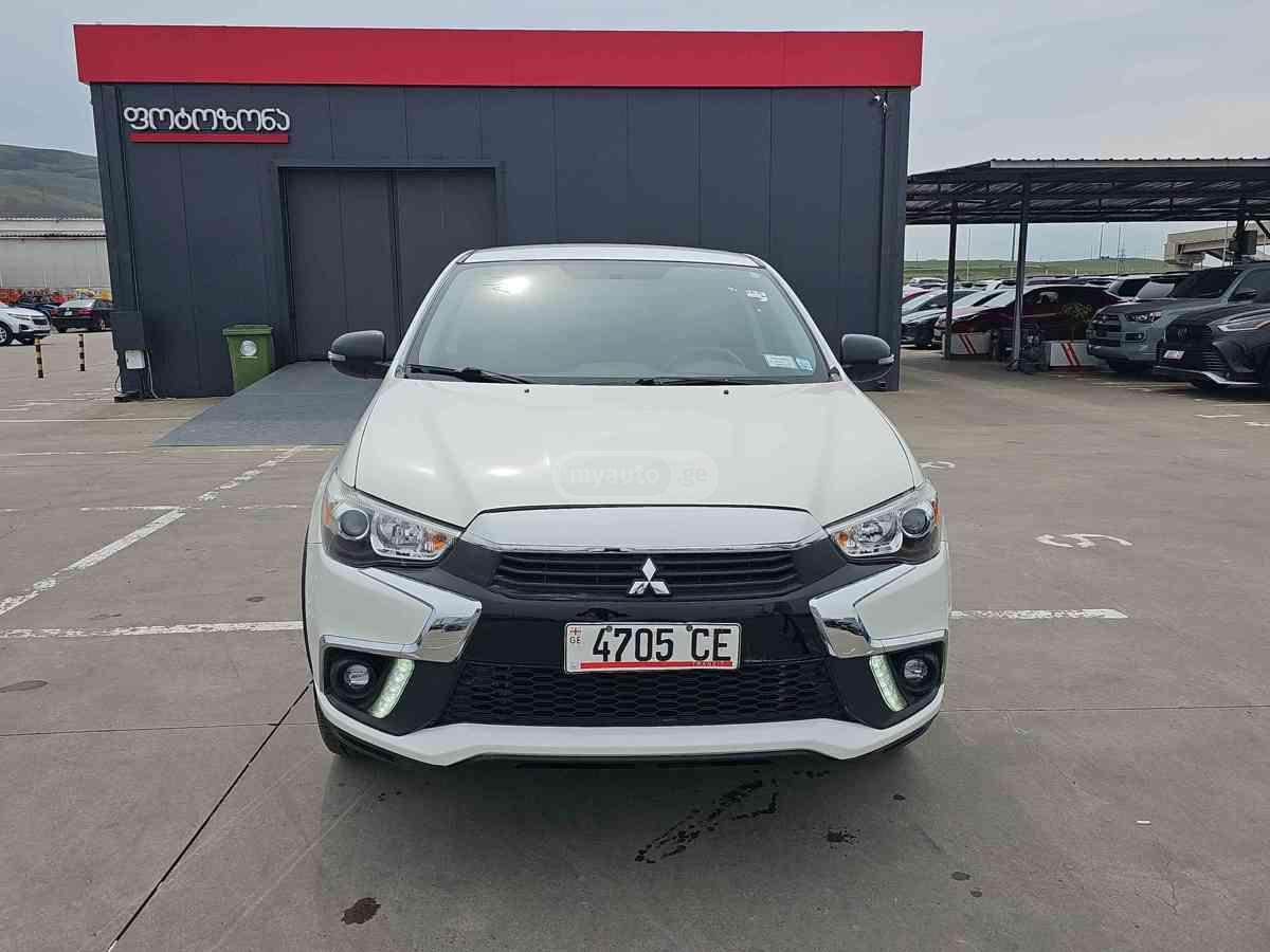 Mitsubishi Outlander 2019 — photo 2
