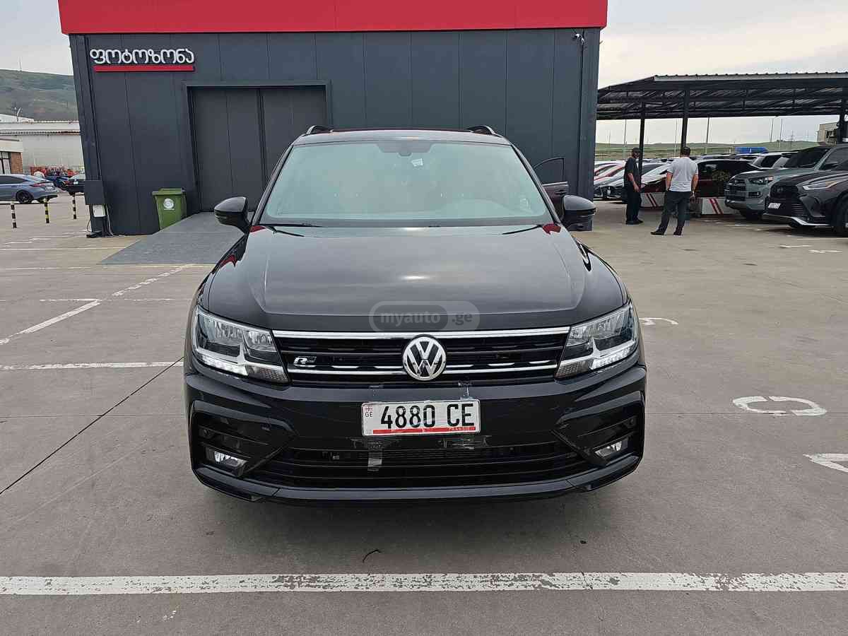 Volkswagen Tiguan 2021 — photo 2
