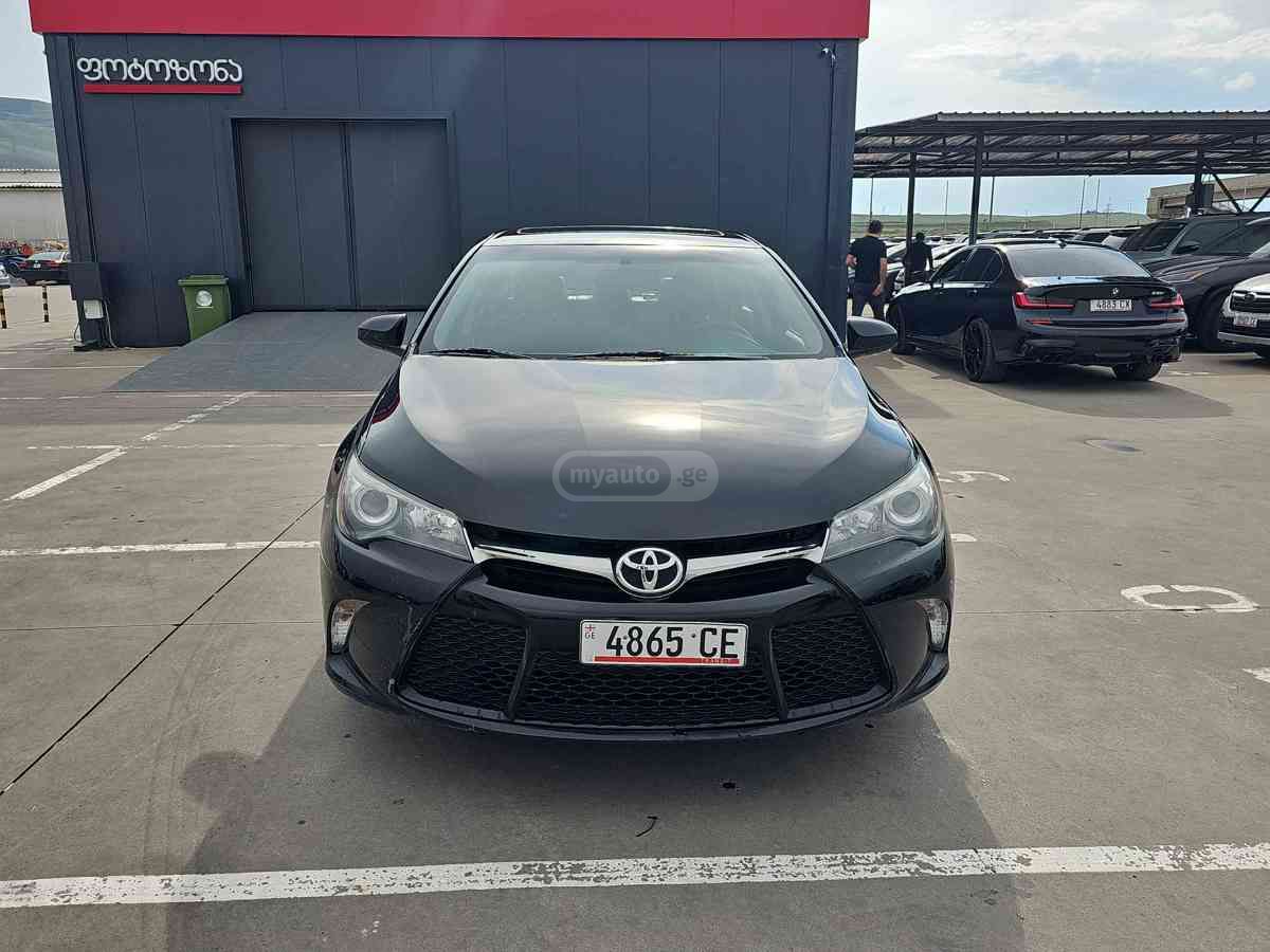 Toyota Camry 2016 — photo 2