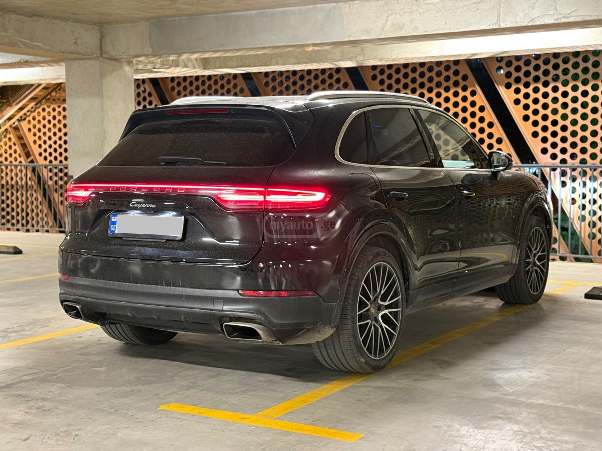 Porsche Cayenne 2022 — photo 2