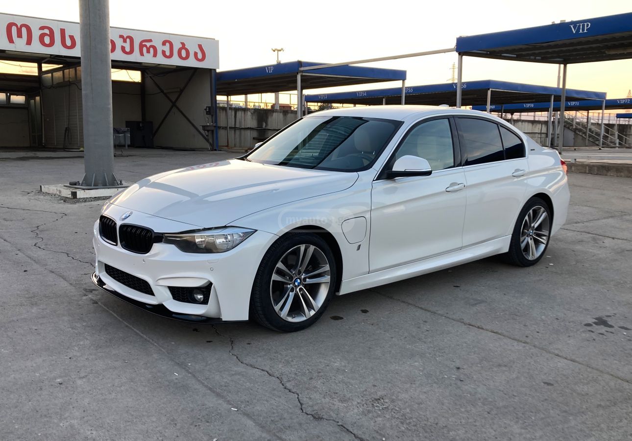 BMW 330
