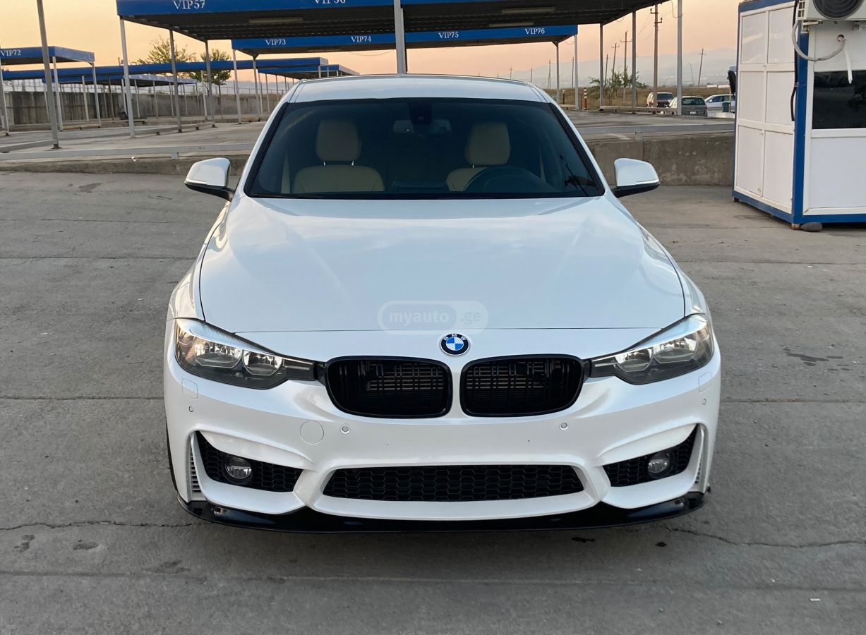 BMW 330 2018 — photo 2
