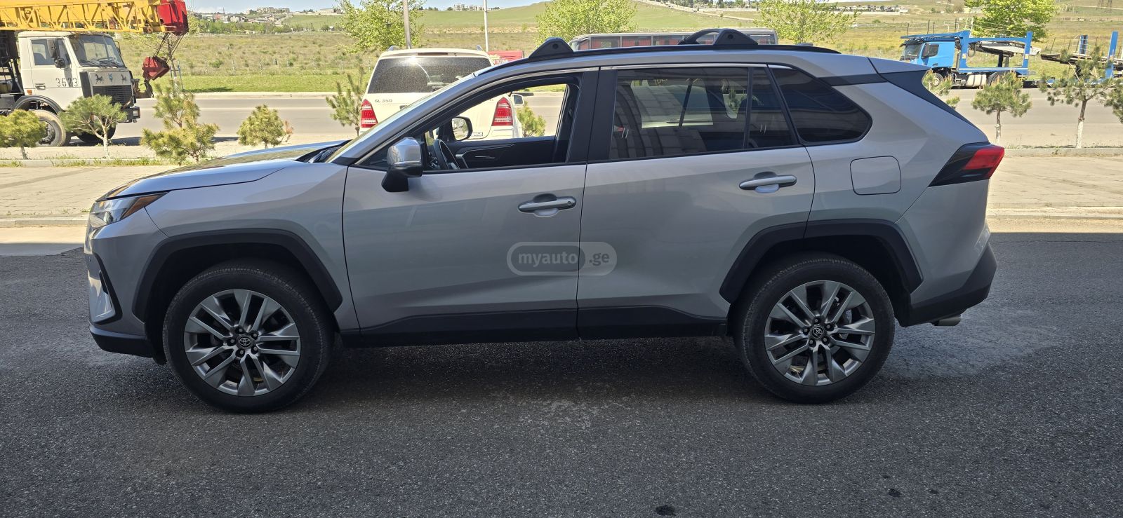 Toyota RAV 4 2023 — photo 2