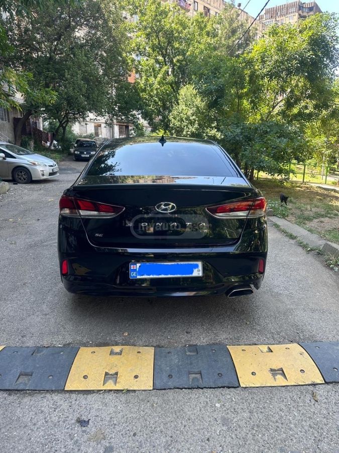 Toyota Camry 2017 — photo 2