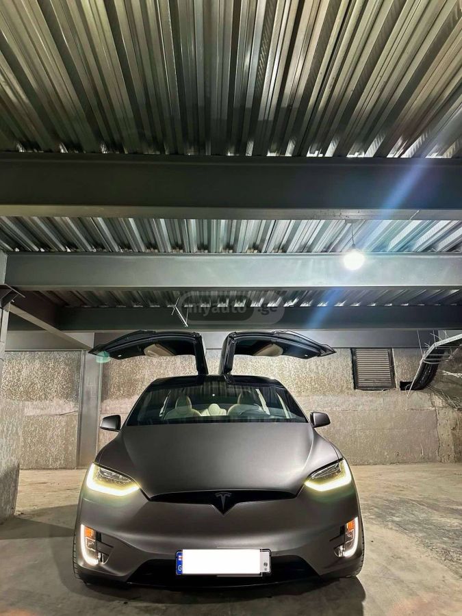 Tesla Model X 2021 — photo 2