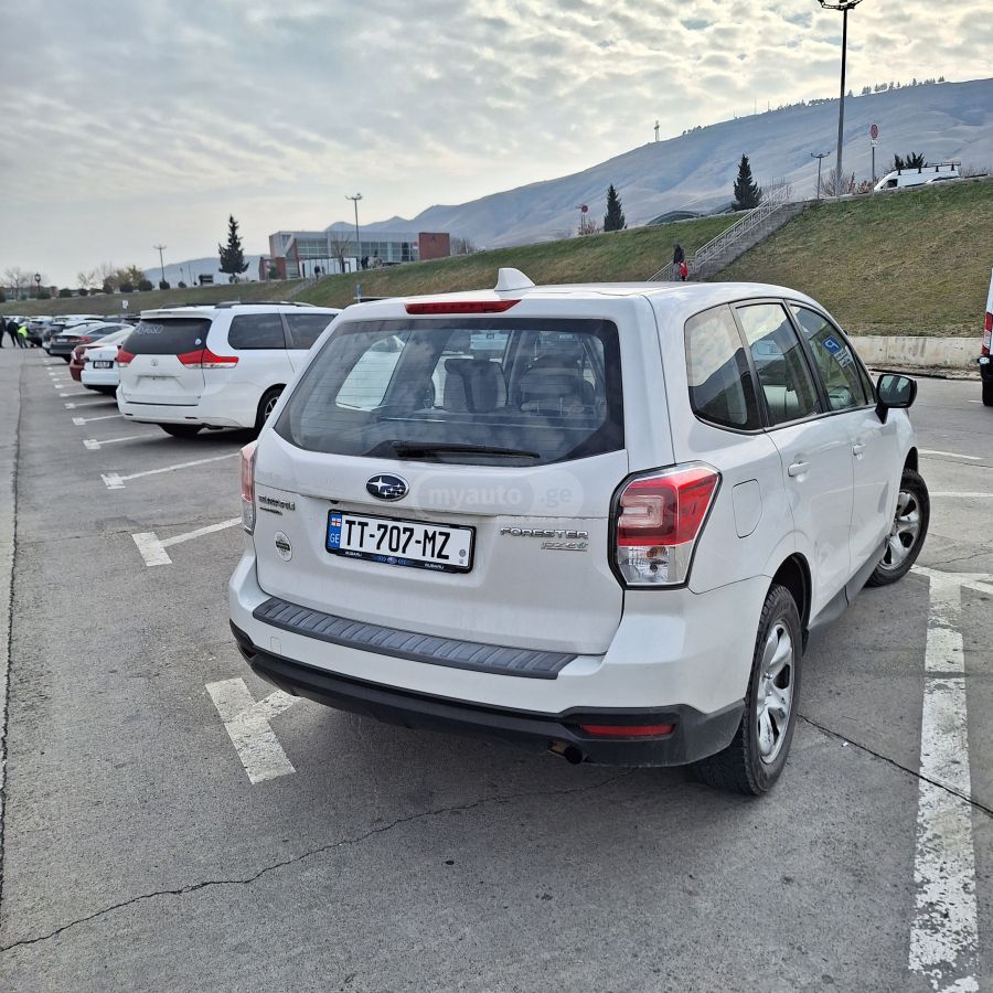 Subaru Forester 2017 — photo 2