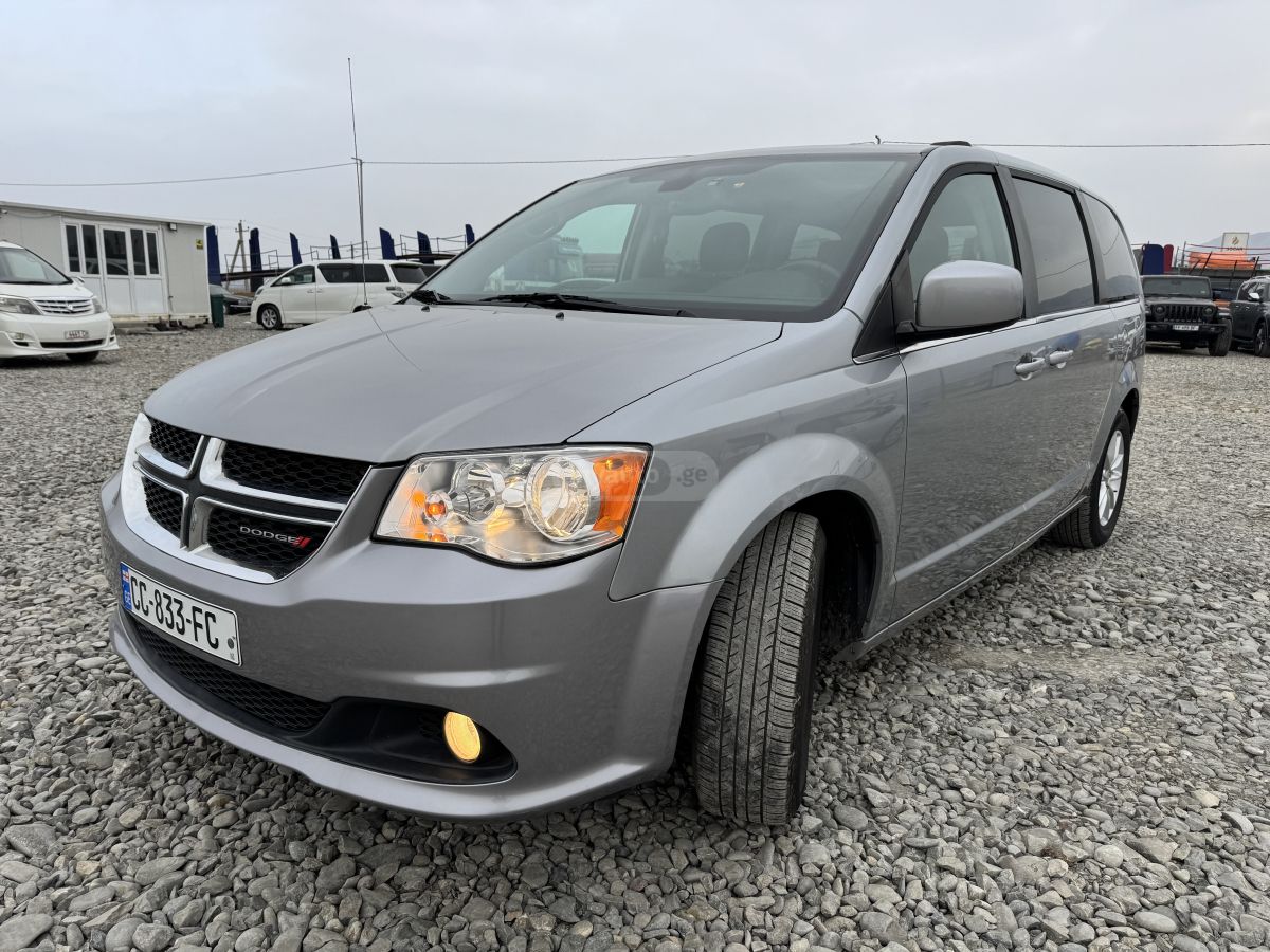 Dodge Caravan 2018 — photo 2