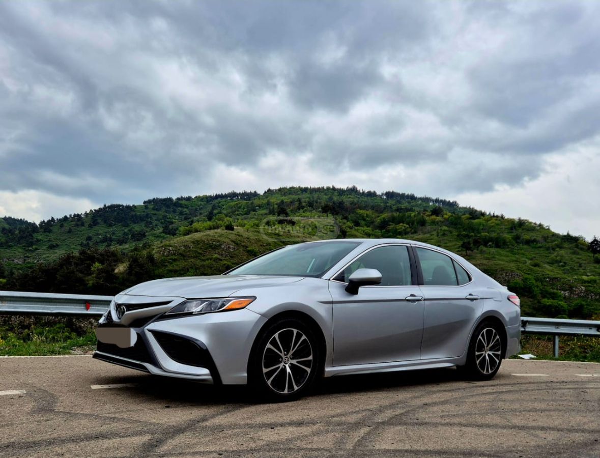 Toyota Camry 2019 — photo 2