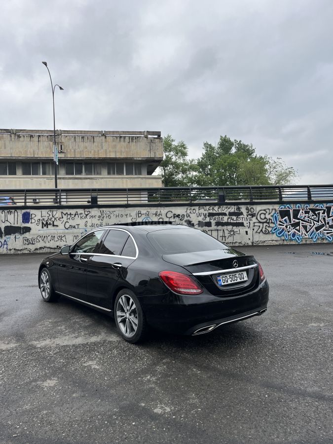 Mercedes-Benz C 300 2016 — photo 2