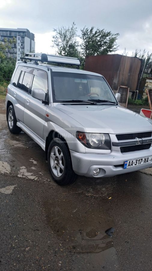 Mitsubishi Pajero IO 2005 — photo 2