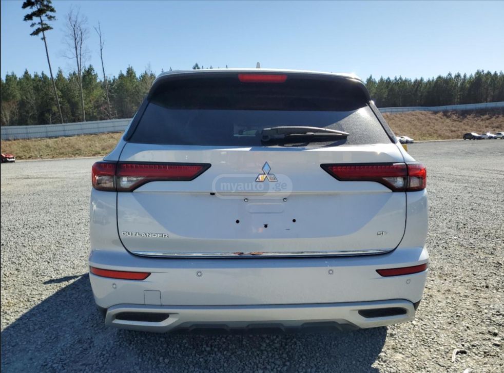 Mitsubishi Outlander 2022 — photo 2