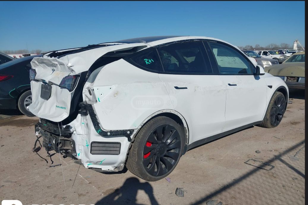 Tesla Model Y 2022 — photo 2