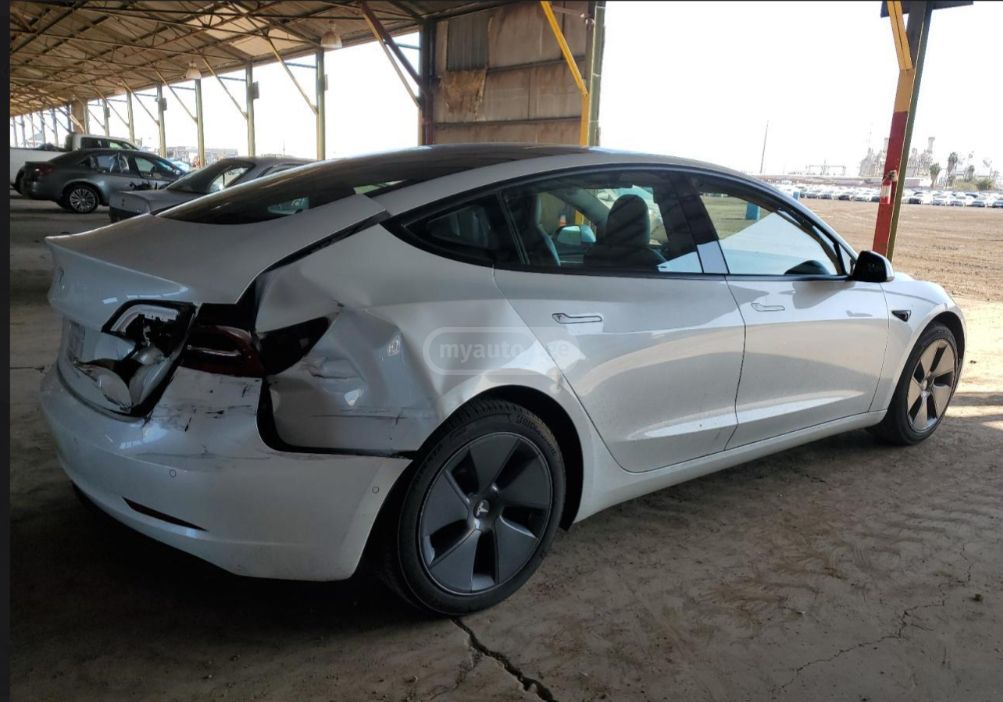 Tesla Model 3 2022 — photo 2