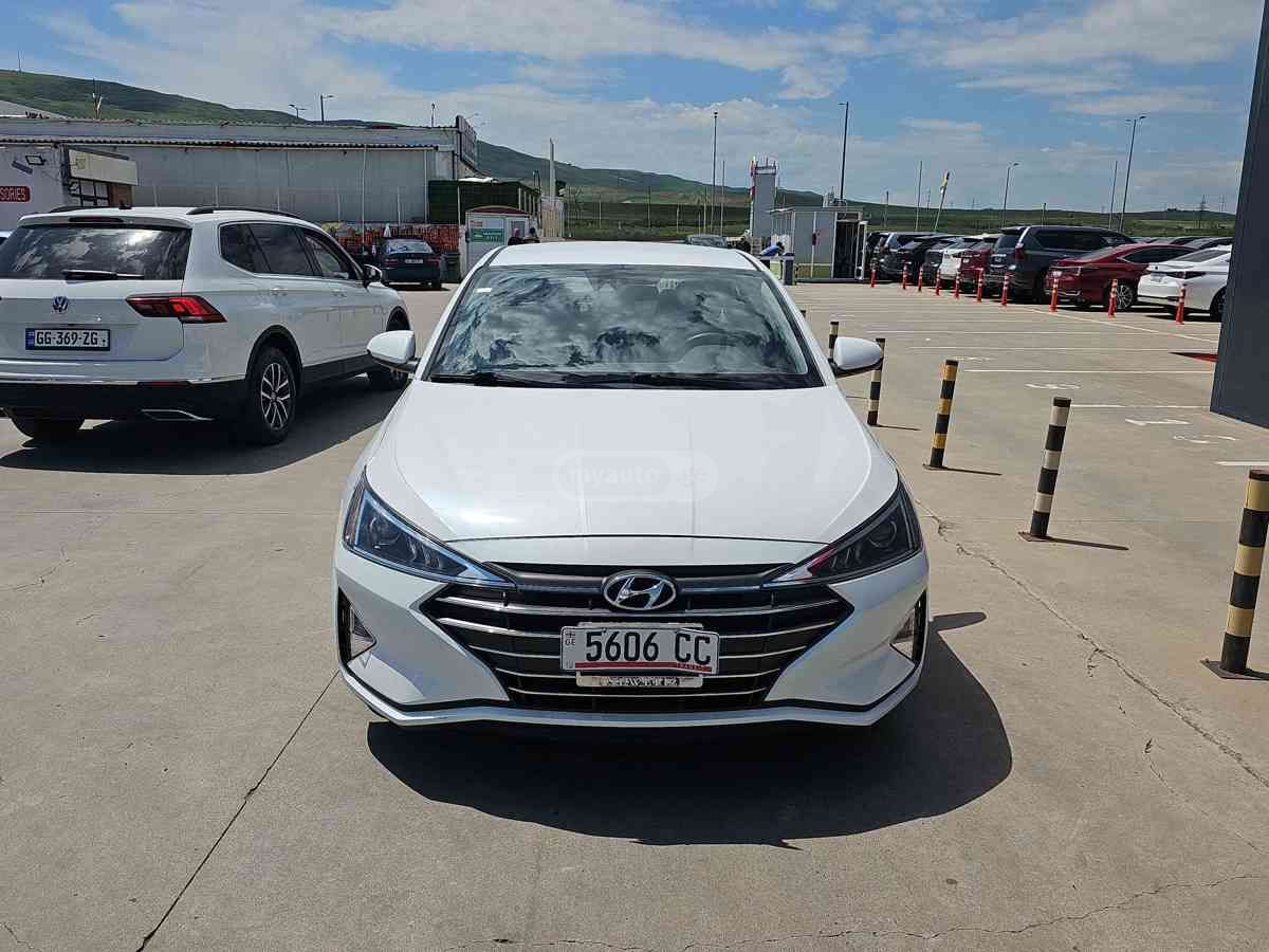 Hyundai Elantra 2019 — photo 2