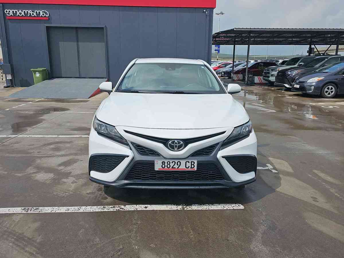 Toyota Camry 2021 — photo 2