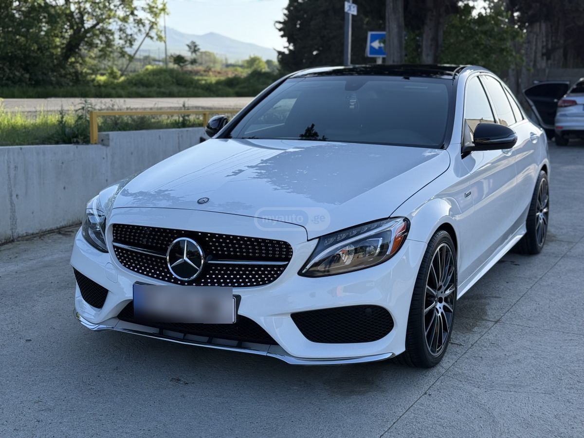 Mercedes-Benz C 300 2018 — photo 2