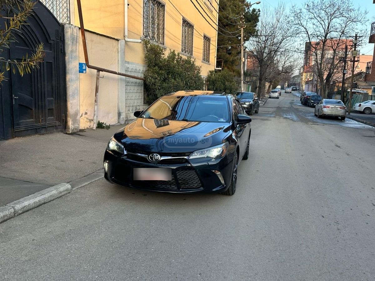 Toyota Camry 2015 — photo 2