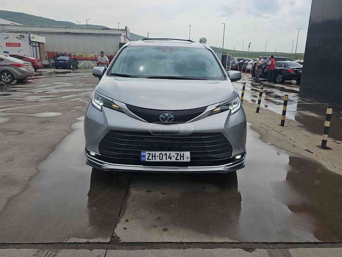 Toyota Sienna 2021 — photo 2