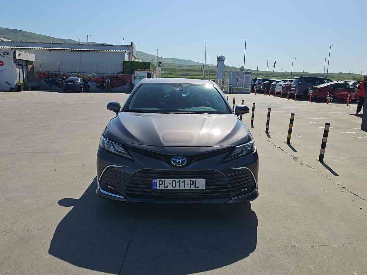 Toyota Camry 2021 — photo 2