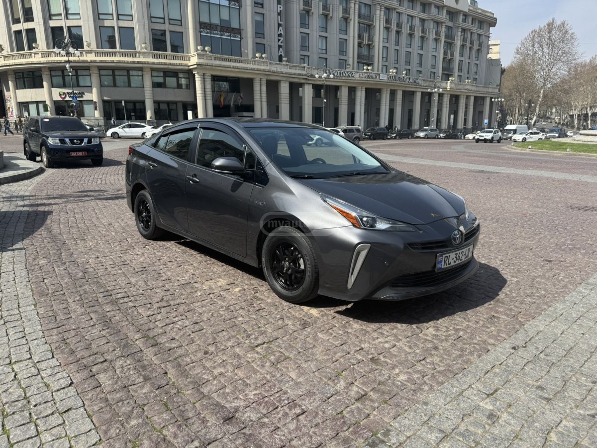 Toyota Prius 2022 — photo 2