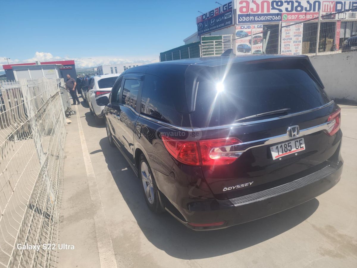 Honda Odyssey 2018 — photo 2