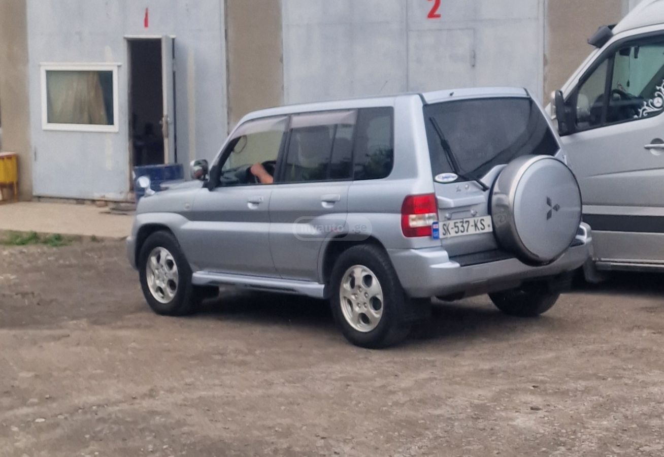 Mitsubishi Pajero IO 2005 — photo 2