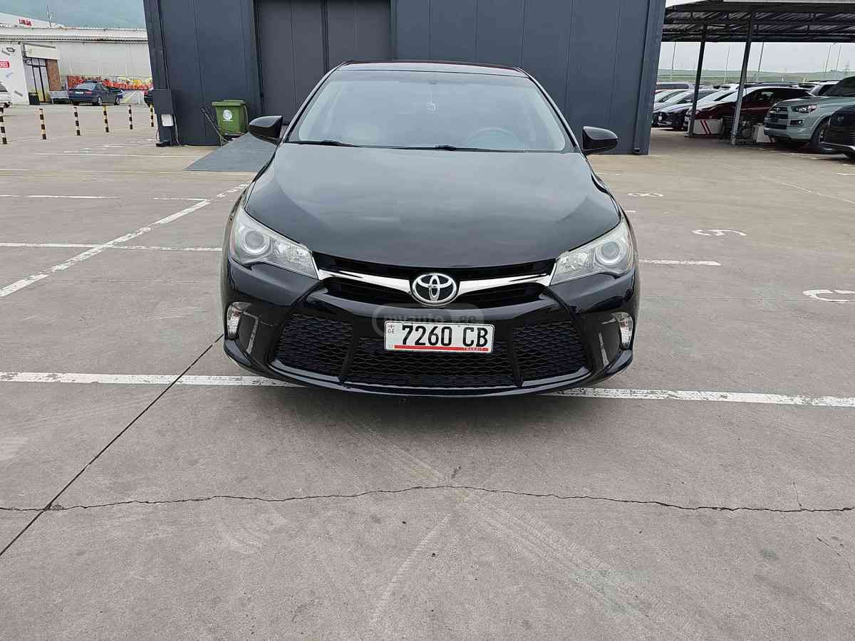Toyota Camry 2017 — photo 2