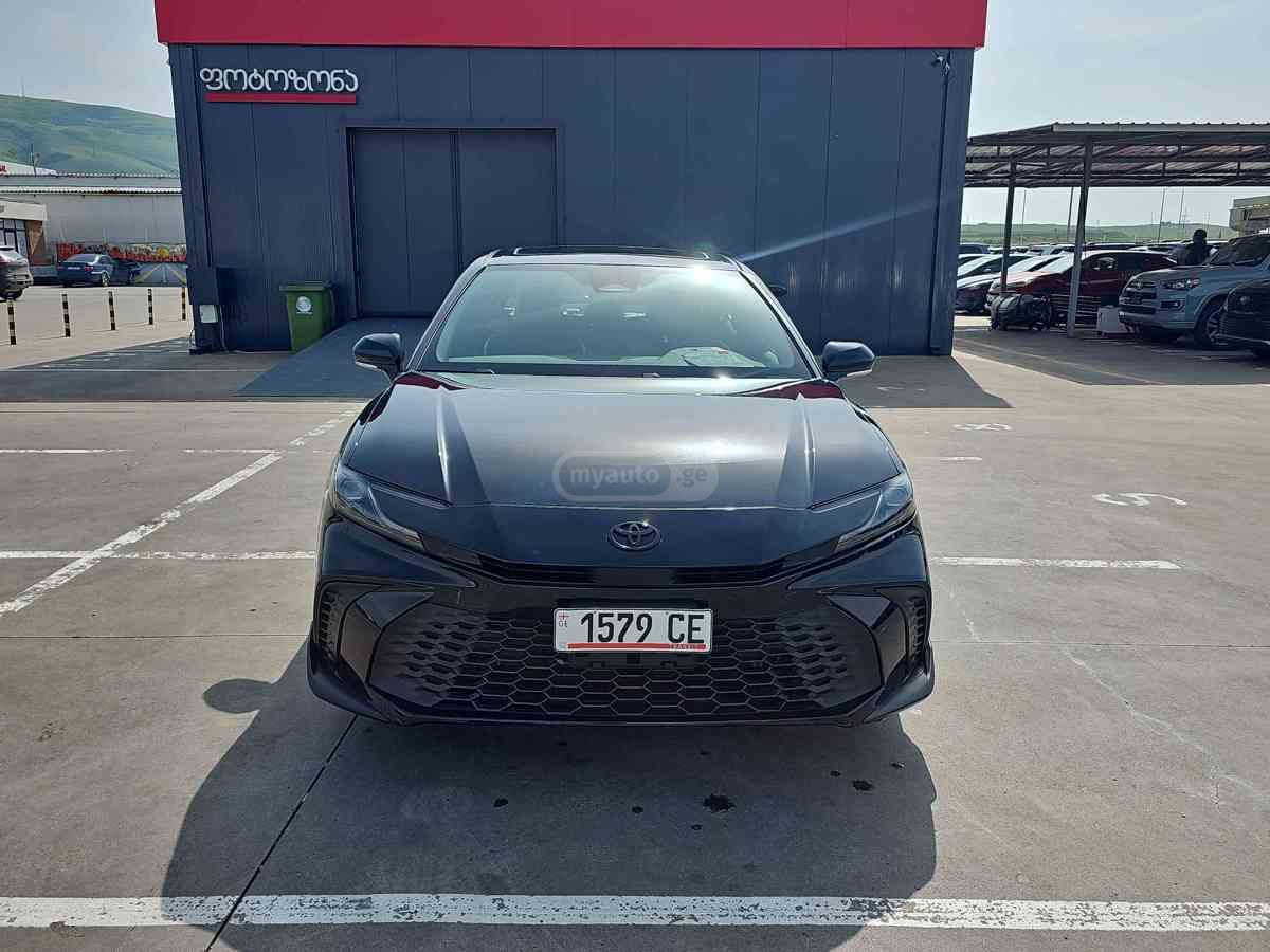 Toyota Camry 2025 — photo 2