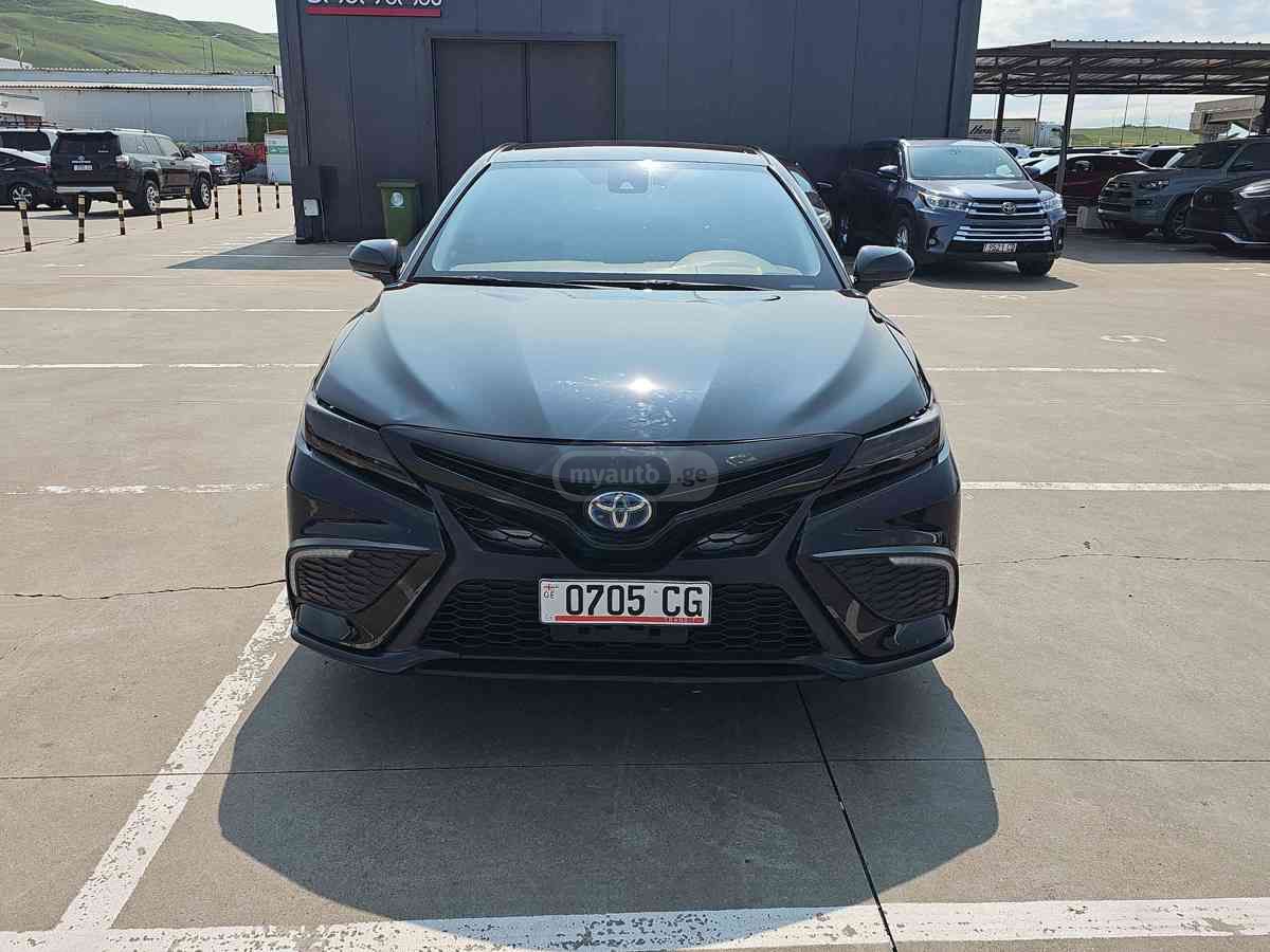 Toyota Camry 2022 — photo 2