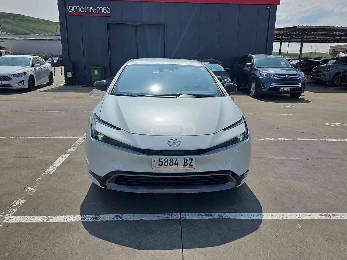 Toyota Prius 2023 — photo 2