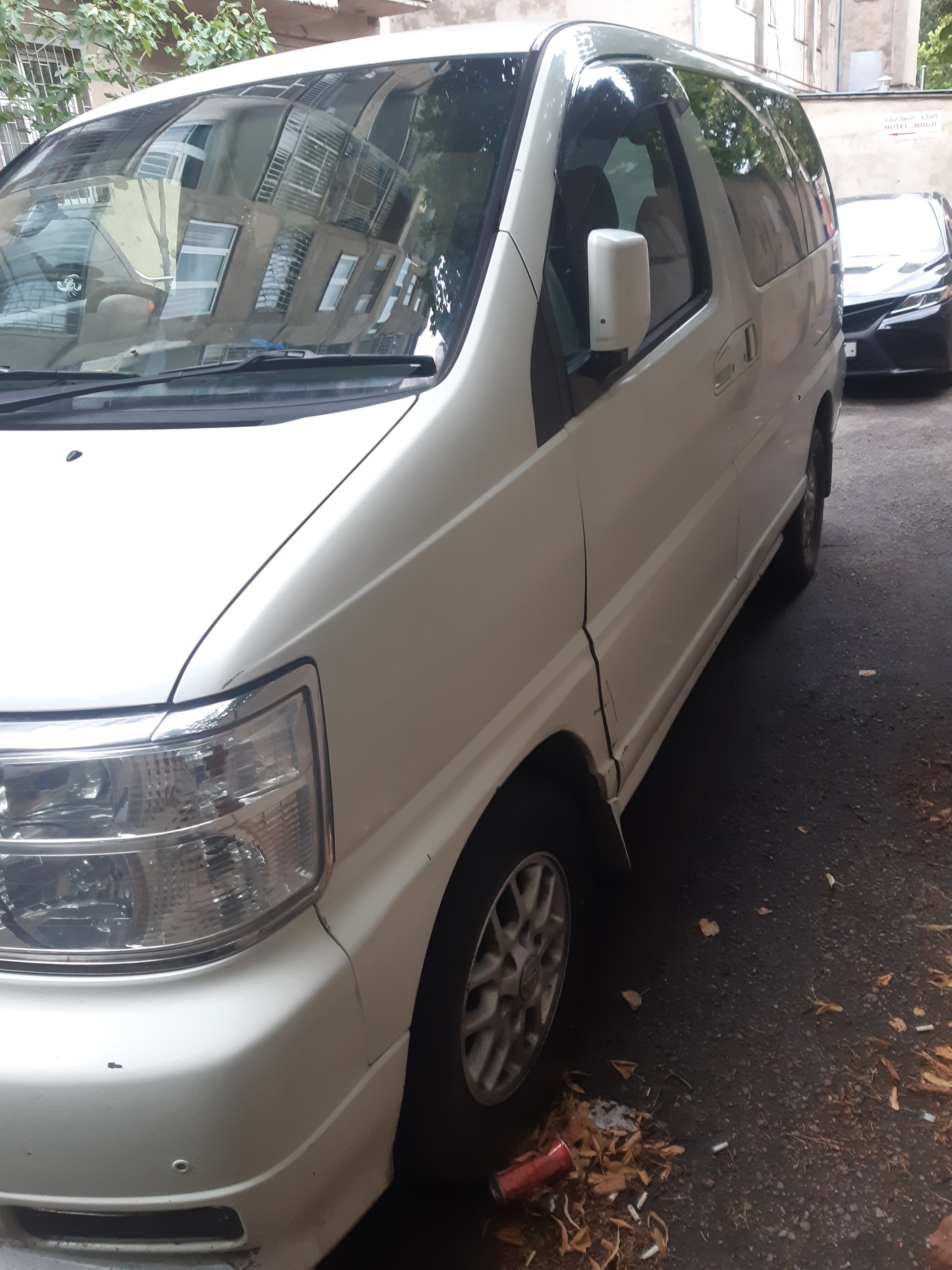 Nissan Elgrand 2001 — photo 2