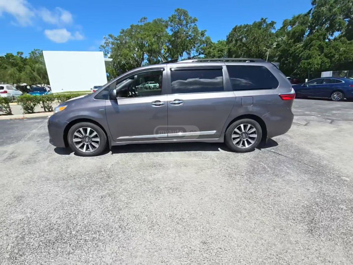 Toyota Sienna 2020 — photo 2