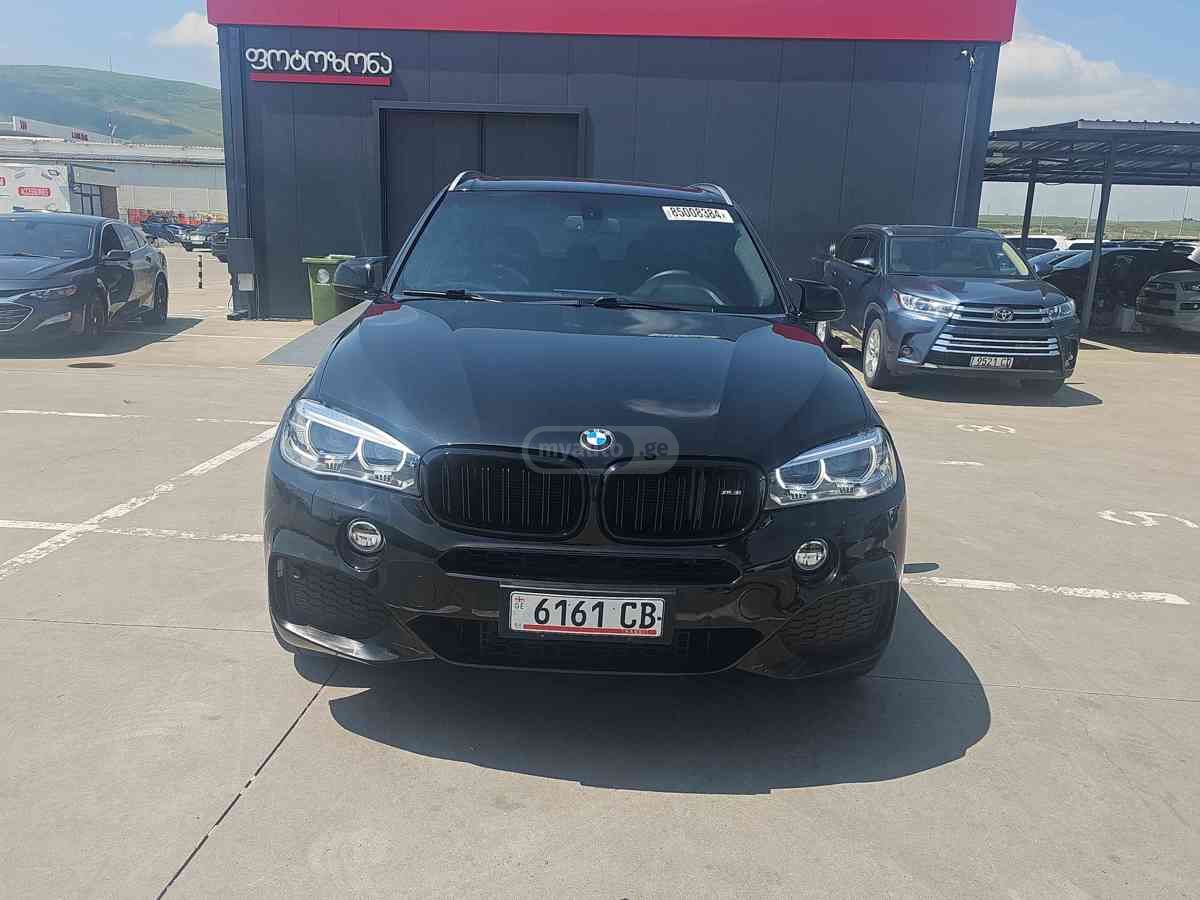 BMW X5 2018 — photo 2