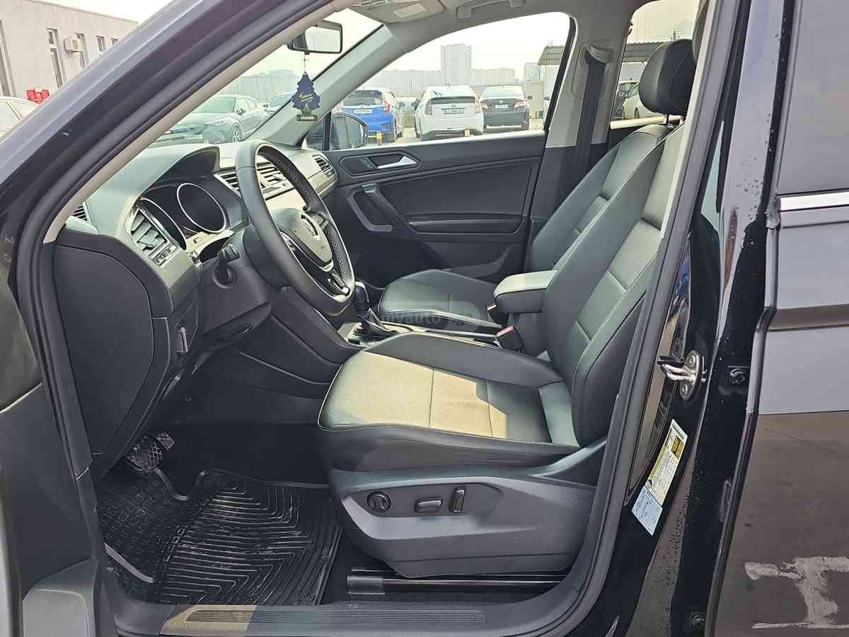 Volkswagen Tiguan 2021 — photo 2