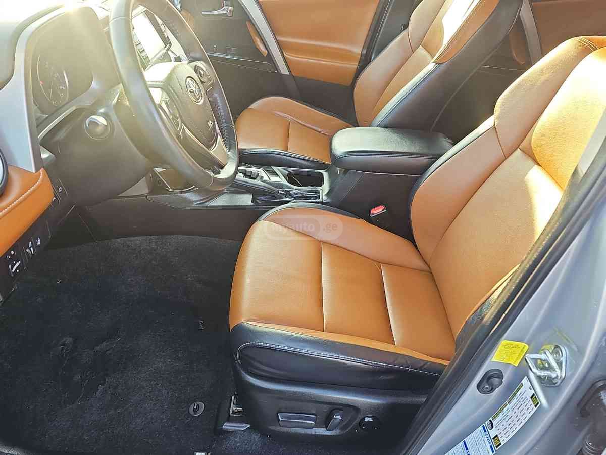 Toyota RAV4 2018 — photo 2